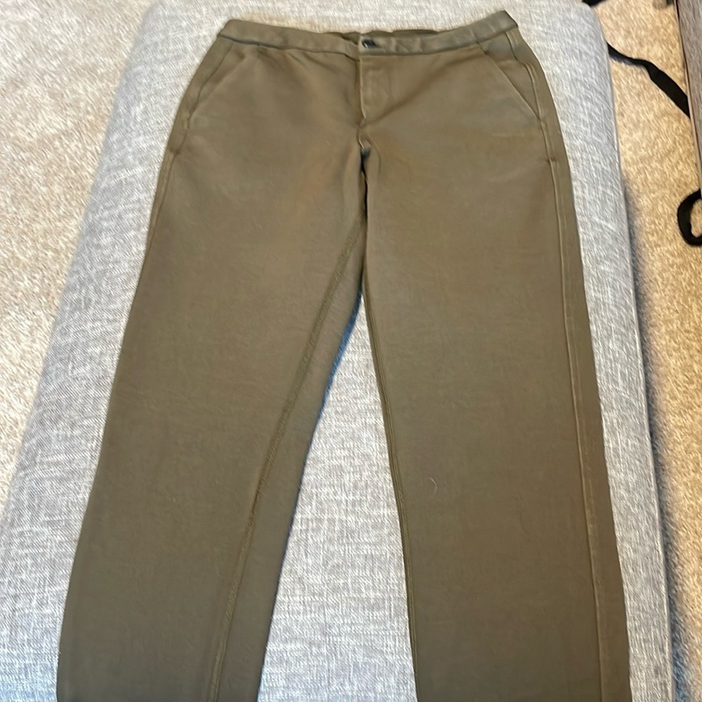 Lululemon olive green pants back zippers, but in front - Picture 1 of 12
